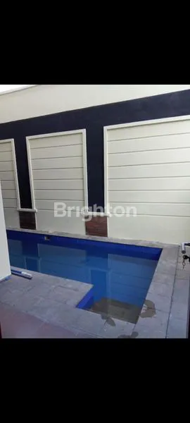 RUMAH HOOK KEMANG 2 LANTAI LT 200 M², KOLAM RENANG