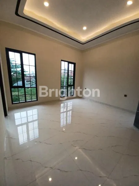 image RUMAH HOOK NEW GRESS 2 LANTAI DI MANYAR JALAN LEBAR 4 MOBIL, DEKAT KLAMPIS, NGINDEN, WISMA MUKTI (2)