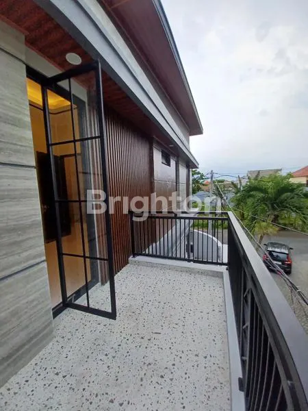 image RUMAH HOOK NEW GRESS 2 LANTAI DI MANYAR JALAN LEBAR 4 MOBIL, DEKAT KLAMPIS, NGINDEN, WISMA MUKTI (5)