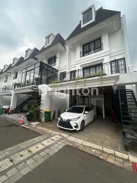 HUNIAN ELEGAN 3 KT ECLECTIC STYLE JAKARTA SELATAN