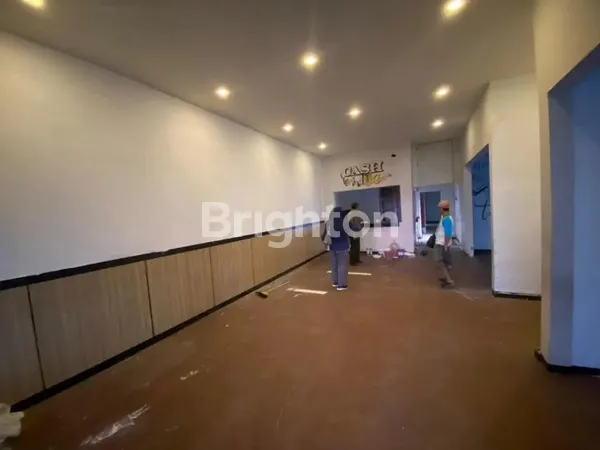 image SEWA RUMAH USAHA BARATAJAYA, NOLL RAYA, JALANAN RAMAI, COCOK UNTUK CAFE, KLINIK, ATAU KANTOR, DEKAT KE TENGAH KOTA (4)