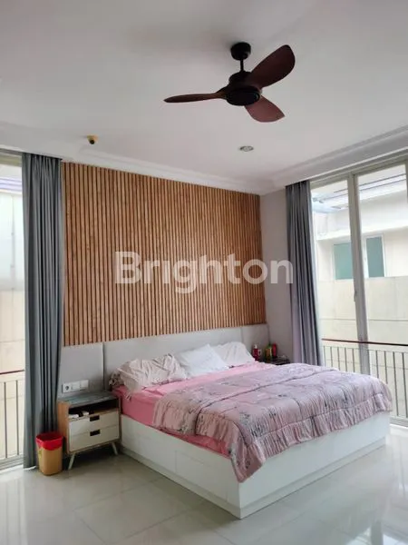 image SELANGKAH KE PTC RUMAH MINIMALIS 2 LANTAI THE MANSION PAKUWON INDAH SURABAYA BARAT (2)