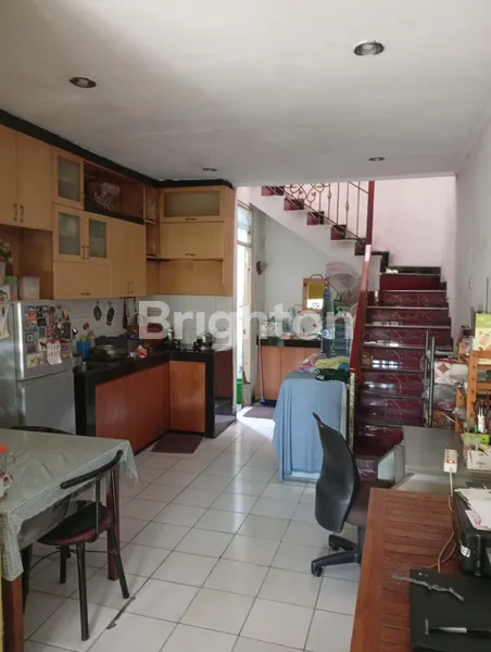 image RUMAH 2 1/2  LANTAI RAPI DAN TERAWAT DI TAMAN PALEM LESTARI JAKBAR (1)