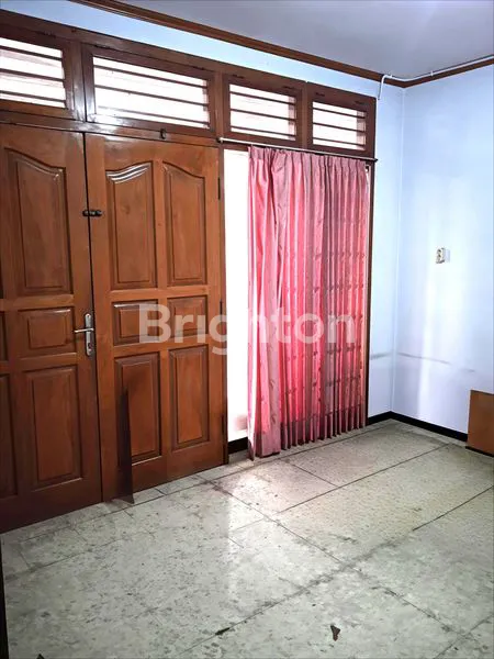 image RUMAH 3 LANTAI LT 300M² DI DUKUH KUPANG (3)