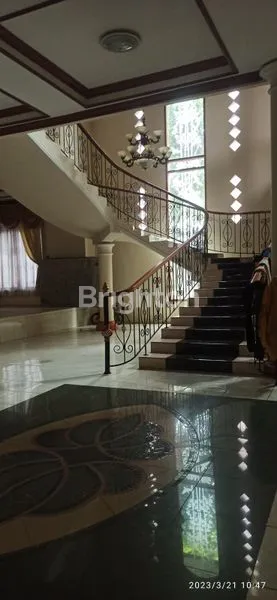 image RUMAH MEWAH LT 600 HANYA 5 MENIT DARI KAMPUS UPH,  RS. SILOAM KARAWACI & GERBANG TOLL (2)