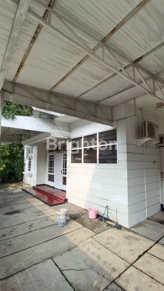 image RUMAH HOOK MANYAR DEKAT SEKOLAH PETRA MURAH COCOK BUAT INVESTASI (2)