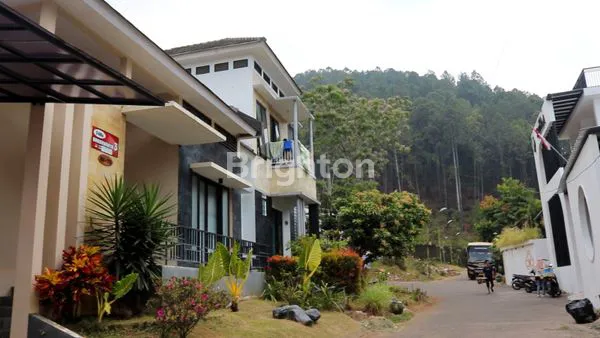 image RUMAH VILLA DI JUAL KUSUMA PINUS KOTA BATU (8)