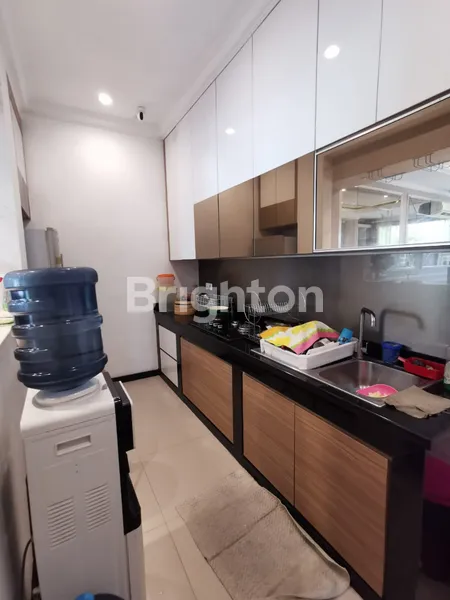 image TAMAN HUNIAN SATELIT (DEKAT SEKOLAH GLORIA, SEKOLAH PETRA MAYJEN, PASAR MODERN, ETC)  FULL FURNISHED LENGKAP DENGAN PIANO, SWIMMING POOL DAN FISH POND (3)