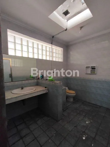 image RUMAH KLASIK KOLONIAL DI TENGAH KOTA (8)