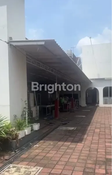 image RUMAH USAHA NGINDEN NOL JALAN JALAN KEMBAR UTAMA PARKIRAN LUAS (1)