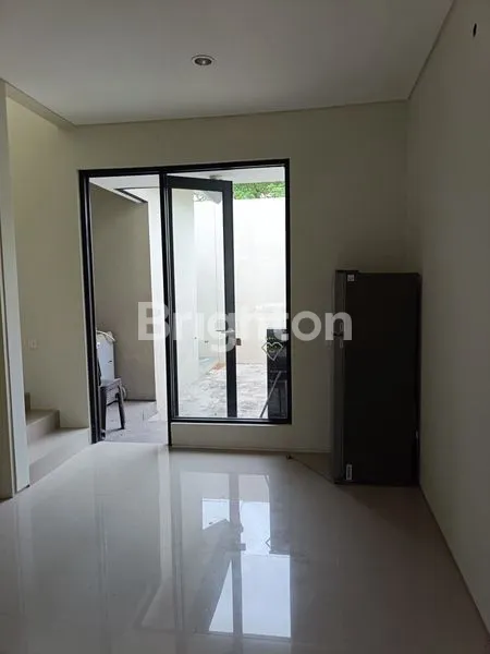 image DISEWAKAN RUMAH NORTHWEST LAKE (5)