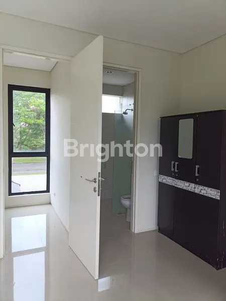 image DISEWAKAN RUMAH NORTHWEST LAKE (2)