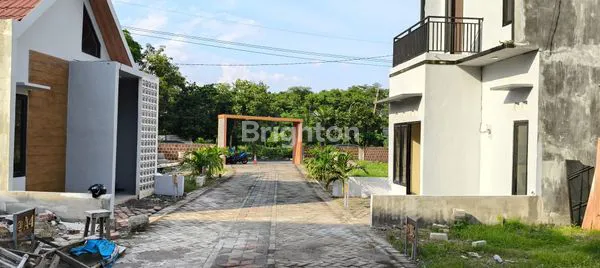 image NEW GRESS SCANDINAVIAN STYLE 1 LANTAI SELANGKAH KE RAYA WIYUNG (7)