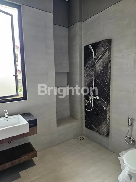 image RUMAH TROPICAL MINIMALIS DI MANYAR INDAH  (6)