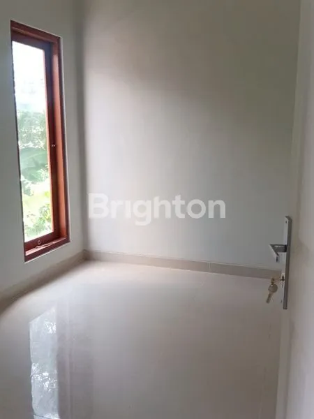 image DIJUAL RUMAH BANGUNAN BARU DESAIN MINIMALIS MODERN DILOKASI STRATEGIS KESIMAN DENPASAR TIMUR (4)