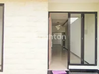 RUMAH SEMAMPIR TENGAH 1525 M 1