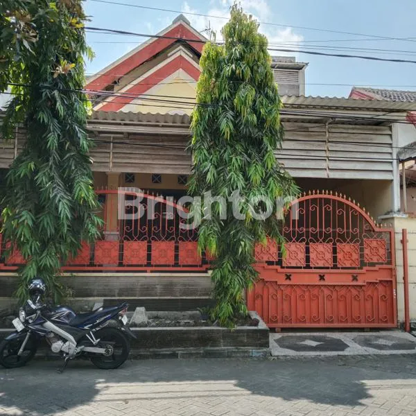 image RUMAH PURI LIDAH KULON 1,5 LANTAI ROW JALAN LEBAR  (1)