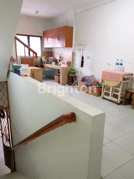 image RUKO 3½ LANTAI 40M² BUAT USAHA DAN TINGGAL DI KARTINI JAKARTA PUSAT (7)