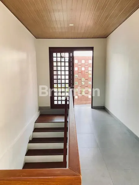 image DISEWAKAN RUMAH SEMI VILLA 3KT 4KM -  (8)