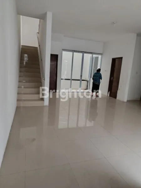 image RUMAH KOMPLEK DI RINGROAD (2)