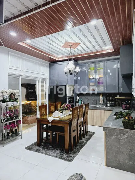 image RUMAH 2TINGKAT YANG SUPER MEWAH,NYAMAN DAN SANGAT BERSIH DENGAN FULL FURNISHED BERADA DI DALAM KOMPLEK PERUMAHAN ELITE MERCY MEDAN (4)