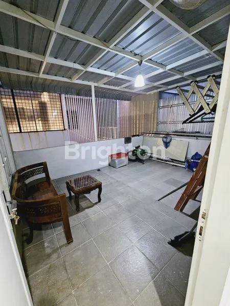 image RUMAH 2TINGKAT YANG SUPER MEWAH,NYAMAN DAN SANGAT BERSIH DENGAN FULL FURNISHED BERADA DI DALAM KOMPLEK PERUMAHAN ELITE MERCY MEDAN (6)