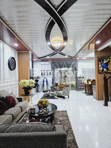 image RUMAH 2TINGKAT YANG SUPER MEWAH,NYAMAN DAN SANGAT BERSIH DENGAN FULL FURNISHED BERADA DI DALAM KOMPLEK PERUMAHAN ELITE MERCY MEDAN (5)