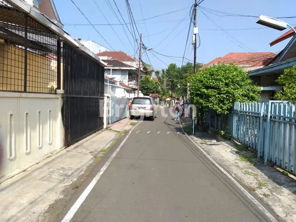 image RUMAH KLASIK DI BLOK A. JL. GRINTING (8)