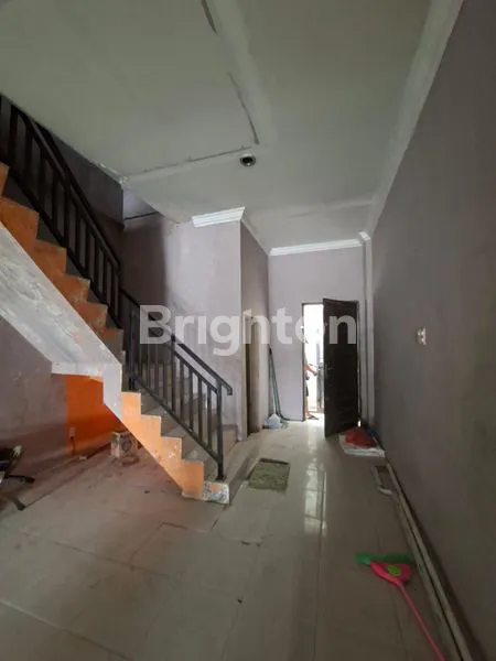 image RUKO CANTIK SERASA RUKO BARU SIAP HUNI DAN SANGAT COCOK BUKA USAHA APA SAJA KARENA BERADA DI PINGGIR JALAN UTAMA SETIABUDI TANJUNG SARI MEDAN (3)