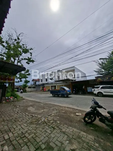 RUKO CANTIK SERASA RUKO BARU SIAP HUNI DAN SANGAT COCOK BUKA USAHA APA SAJA KARENA BERADA DI PINGGIR JALAN UTAMA SETIABUDI TANJUNG SARI MEDAN