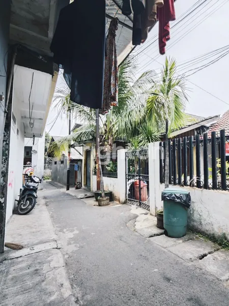 image RUMAH LAMA PERLU PEREMAJAAN DI KEBAYORAN LAMA JAKSEL - MEMILIKI BANYAK KAMAR - COCOK UNTUK INVESTASI KOST (4)