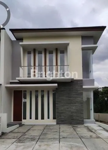 image RUMAH CANTIK 2 LANTAI DIJUAL DI PERUMAHAN ALAYA (1)