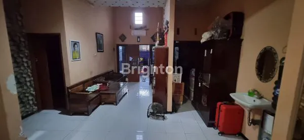 image DIJUAL RUMAH BEKAS SUPER STRATEGIS LINGKUNGAN NYAMAN DI ISTANA MENTARI LUAS 115M² (7)