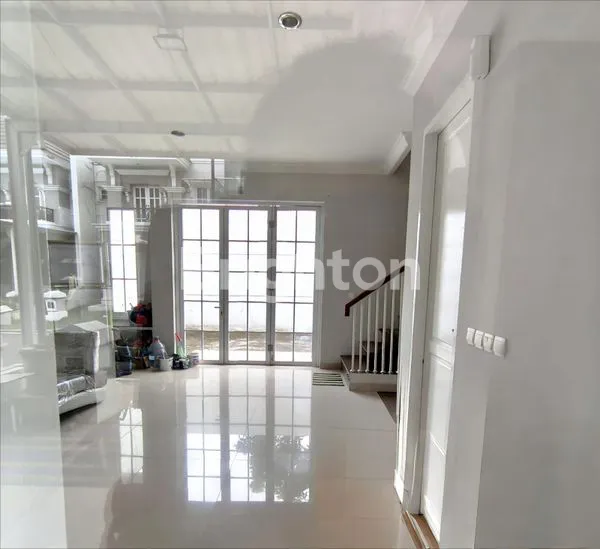 image DISEWAKAN RUMAH CITRALAND GAMACITY CITY LEBAR 8 M - SEMI FURNISHED HADAP UTARA  (3)