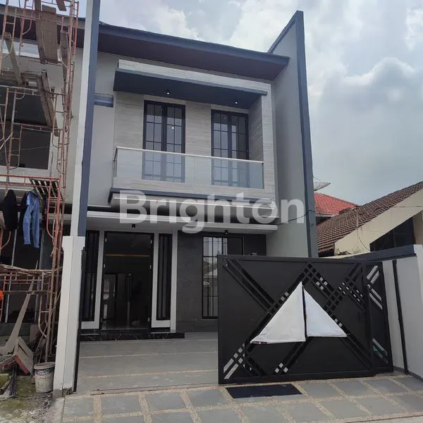 image RUMAH MEWAH DEKAT GALAXY MALL (1)