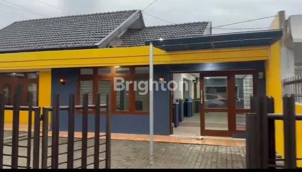 image RUMAH PINGGIR JALAN HALAMAN LUAS (3)