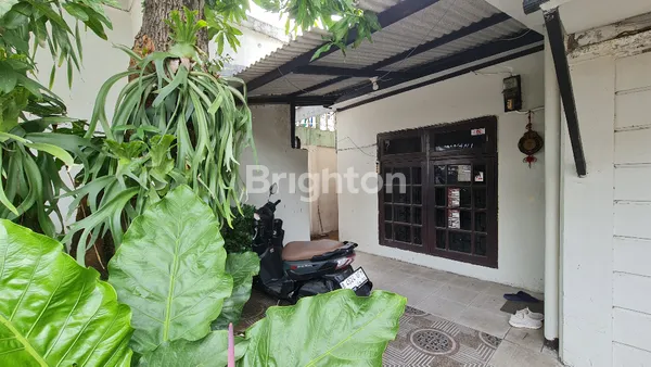 image PROPERTY MIX-USE! RUMAH HOEK 2 LANTAI + KIOS PRODUKTIF DENGAN PENDAPATAN STABIL SETIAP TAHUN (1)