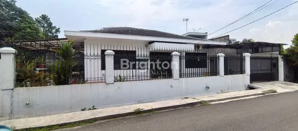 image RUMAH HUK KAWASAN ELITE DI KEDOYA RUMAH MODEL ORANG KAYA  LAMA (1)