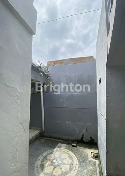 image RUMAH 150 M2 FULL BANGUNAN KONSTRUKTUR 2 LT LOKASI STRATEGIS DEKAT KRISNA OLEH2 TUBAN BADUNG BALI (5)