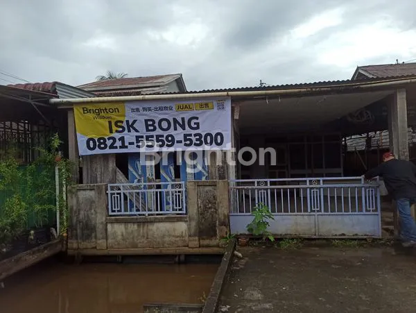 image RUMAH LAMA MURAH DENGAN TANAH LUAS UNTUK RUKO NURUL HUDA SEI RAYA  (1)