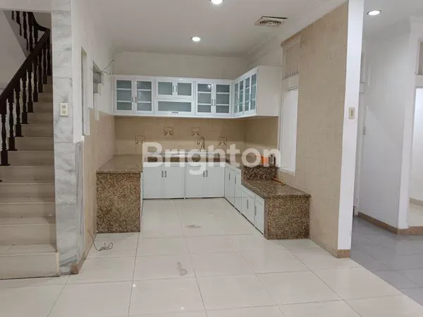 image RUMAH VILLA SANGAT STRATEGIS DI INTI KOTA (4)