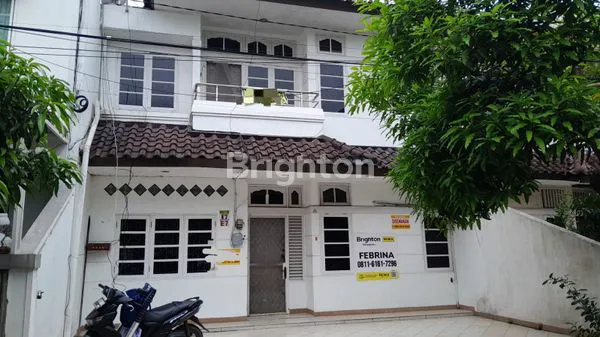RUMAH VILLA SANGAT STRATEGIS DI INTI KOTA