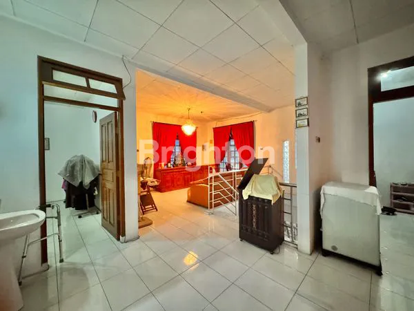 image RUMAH 2 LANTAI ROW 2 MOBIL POSISI HOEK RAPI TERAWAT SIAP HUNI DI TANJUNG DUREN (7)