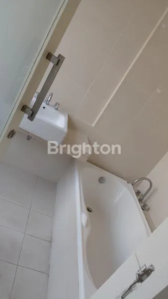 image JUAL SEWA KONTRAK RUMAH 2LANTAI CITRALAND THE GREENLAKE WIYUNG MENGANTI SURABAYA BARAT (7)