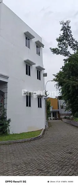 image RUMAH 3 LANTAI DI CEMARA ASRI (5)