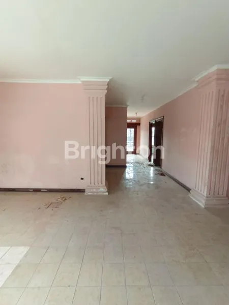 image RUMAH HOOK BESAR DAN MEWAH 4 LANTAI KOTA MALANG (6)