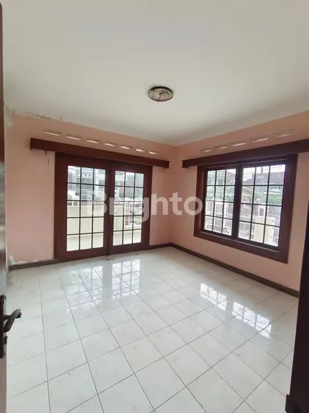 image RUMAH HOOK BESAR DAN MEWAH 4 LANTAI KOTA MALANG (7)