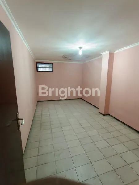 image RUMAH HOOK BESAR DAN MEWAH 4 LANTAI KOTA MALANG (8)