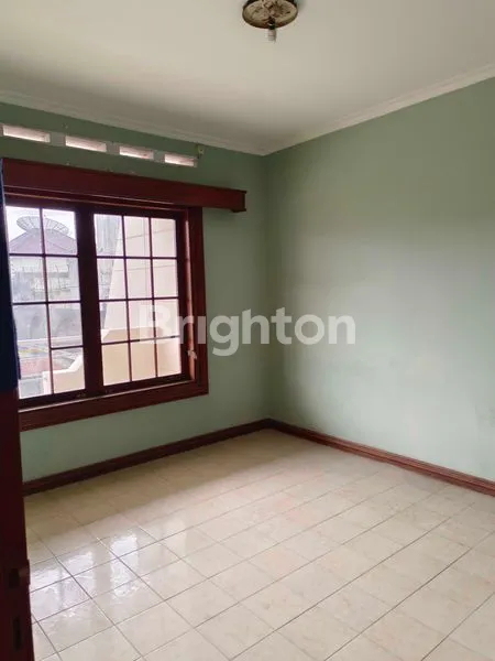 image RUMAH HOOK BESAR DAN MEWAH 4 LANTAI KOTA MALANG (4)