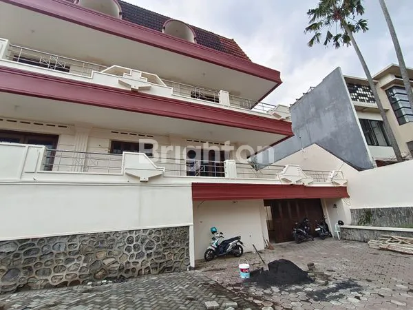 image RUMAH HOOK BESAR DAN MEWAH 4 LANTAI KOTA MALANG (2)